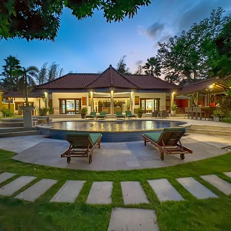 Villa Bugis Abimanyu Seminyak Buitenkant foto