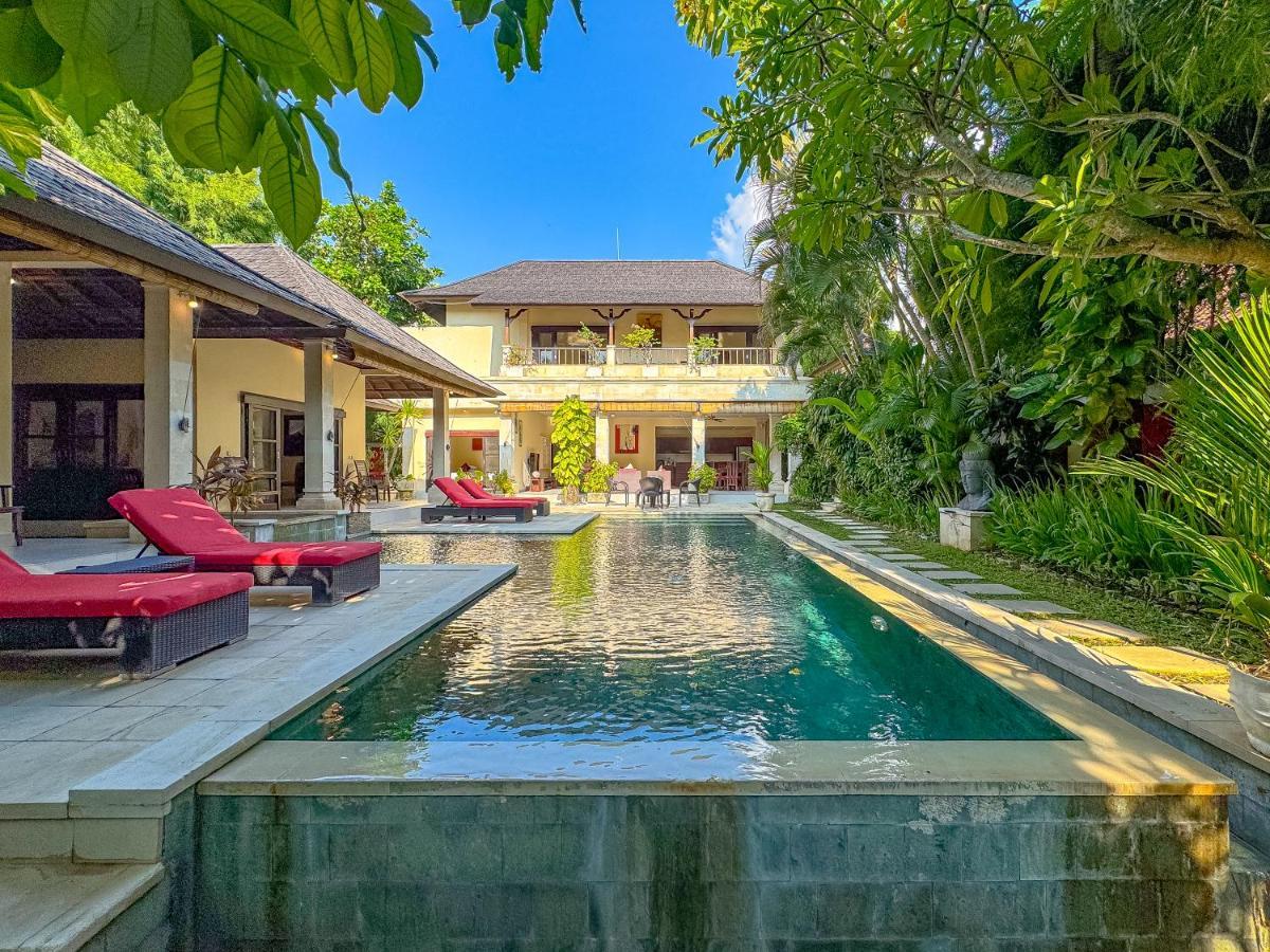 Villa Bugis Abimanyu Seminyak Buitenkant foto
