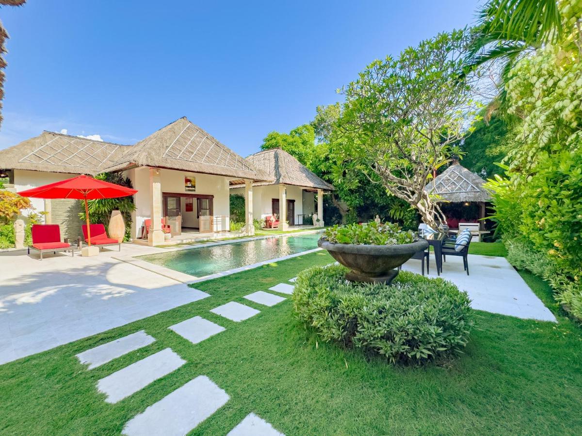 Villa Bugis Abimanyu Seminyak Buitenkant foto